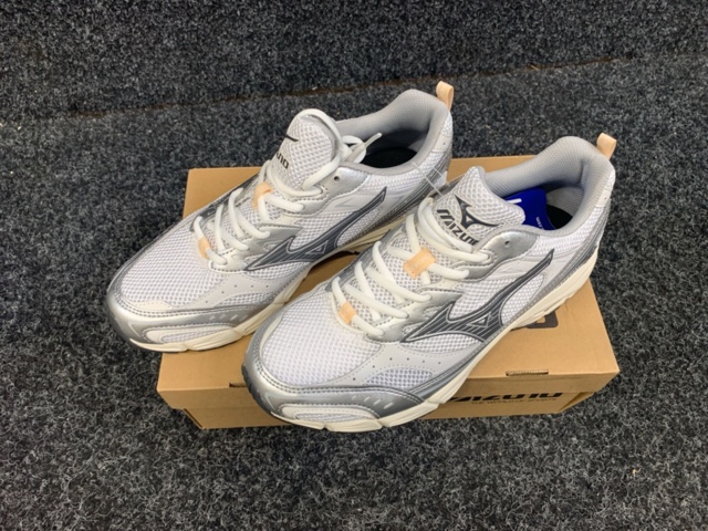 1414344-2 Skor Mizuno Sportstyle MXR, Strl 41