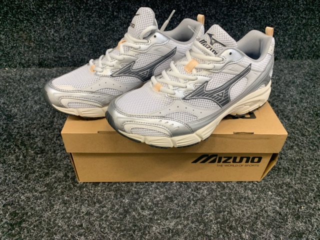 1414345-1 Skor Mizuno Sportstyle MXR, Strl 42