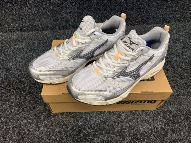 1414345-2 Skor Mizuno Sportstyle MXR, Strl 42