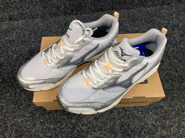 1414352-2 Skor Mizuno Sportstyle MXR, Strl 39