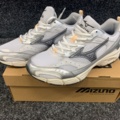 1414353-1 Skor Mizuno Sportstyle MXR, Strl 39