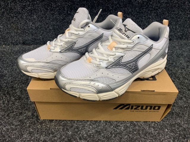 1414353-1 Skor Mizuno Sportstyle MXR, Strl 39