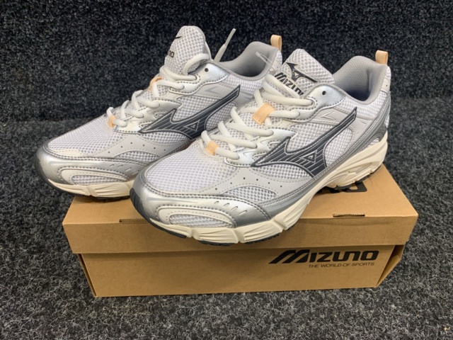 1414364-1 Skor Mizuno Sportstyle MXR, Strl 37