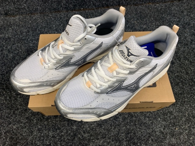 1414364-2 Skor Mizuno Sportstyle MXR, Strl 37