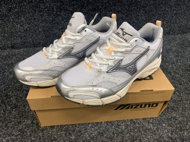 1414365-1 Skor Mizuno Sportstyle MXR, Strl 38