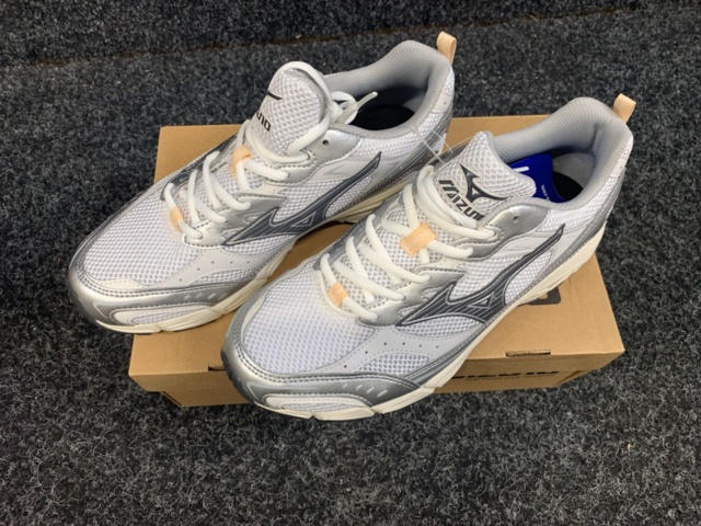 1414365-2 Skor Mizuno Sportstyle MXR, Strl 38