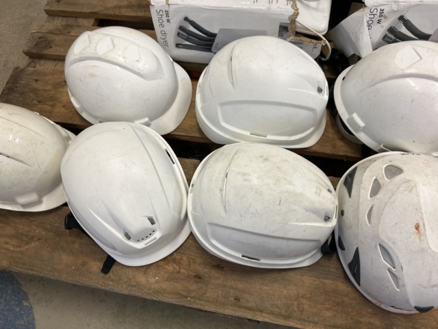 1383223-3 Parti med skyddshjälmar och skotork - Kask, Bright