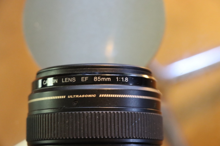 1295628-10 Kamera Canon EOS 250D med objektiv 85mm