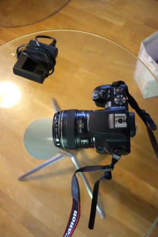 1295628-11 Kamera Canon EOS 250D med objektiv 85mm