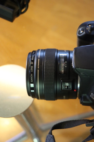 1295628-12 Kamera Canon EOS 250D med objektiv 85mm