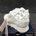 1414444-4 Skor Reebok Classic Leather, Strl 34,5