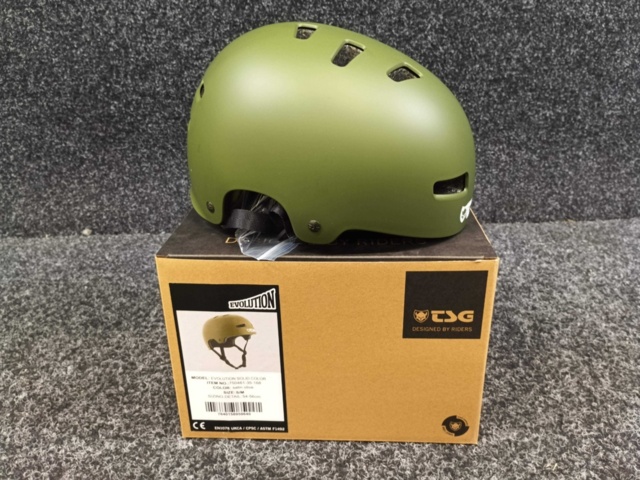 1414492-1 Hjälm Evolution Solid, Strl S/M