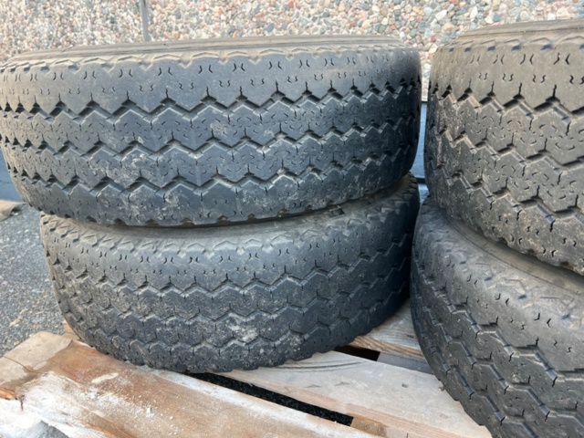 1385796-4 Däck Michelin 255/70 R15C 4st