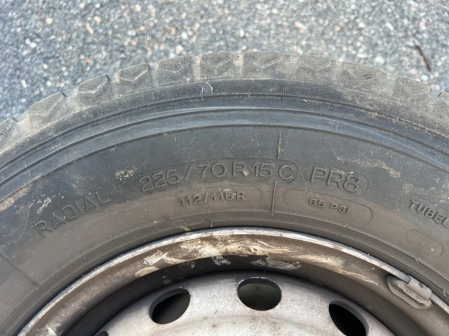 1385796-7 Däck Michelin 255/70 R15C 4st