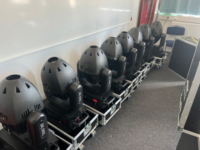 1385799-17 Road Hog full boar, med 8st  Studio Spot 575  Color Mix Light
