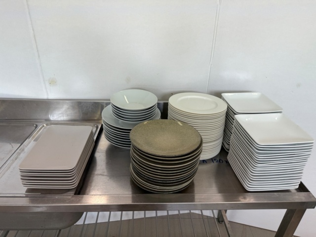 1176384-1 Lot of restaurant china