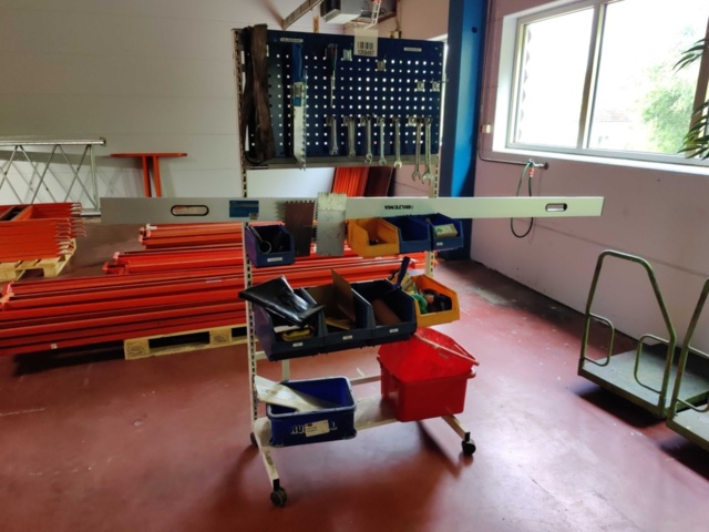 1359497-1 Rollable tool trolley including tools etc.