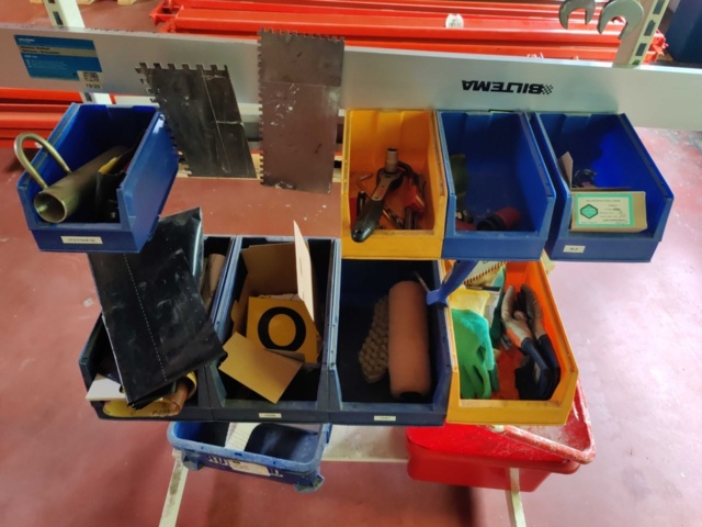 1359497-2 Rollable tool trolley including tools etc.