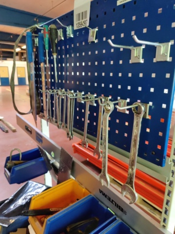 1359497-3 Rollable tool trolley including tools etc.