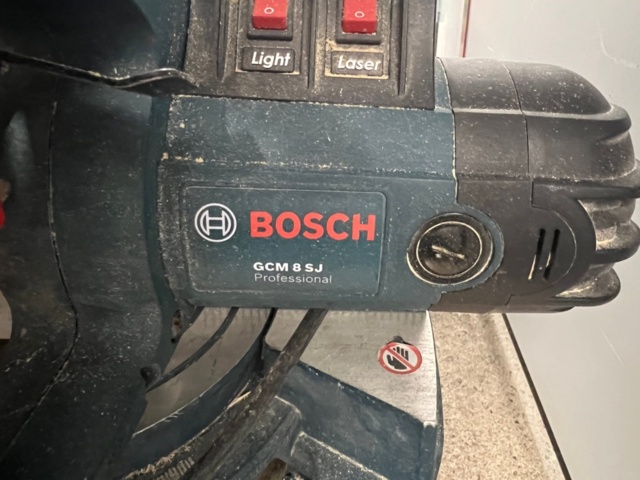 1384521-7 Förråd med verktyg, möbler och diverse - bl.a. Tissot-klocka, elverktyg och möbler