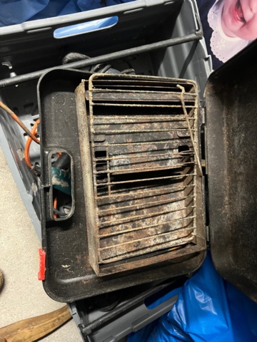 1384521-19 Förråd med verktyg, möbler och diverse - bl.a. Tissot-klocka, elverktyg och möbler