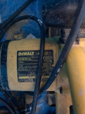 1384521-27 Förråd med verktyg, möbler och diverse - bl.a. Tissot-klocka, elverktyg och möbler