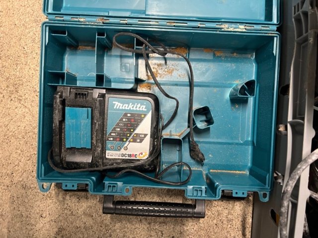 1384521-31 Förråd med verktyg, möbler och diverse - bl.a. Tissot-klocka, elverktyg och möbler