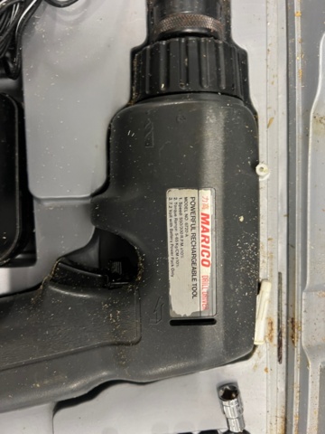 1384521-44 Förråd med verktyg, möbler och diverse - bl.a. Tissot-klocka, elverktyg och möbler