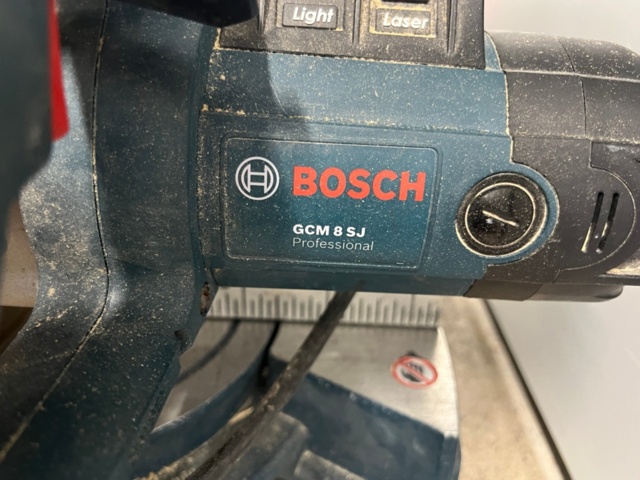 1384521-46 Förråd med verktyg, möbler och diverse - bl.a. Tissot-klocka, elverktyg och möbler