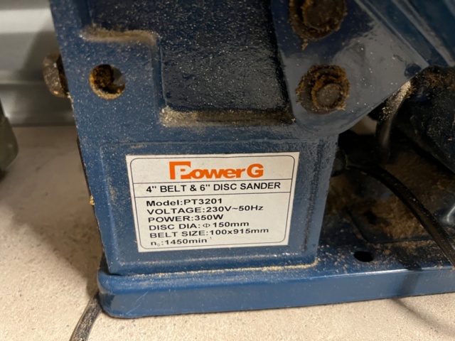 1384521-49 Förråd med verktyg, möbler och diverse - bl.a. Tissot-klocka, elverktyg och möbler