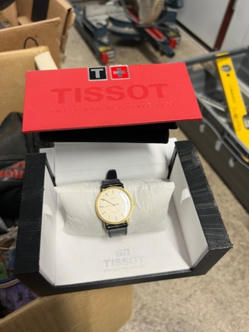 1384521-51 Förråd med verktyg, möbler och diverse - bl.a. Tissot-klocka, elverktyg och möbler