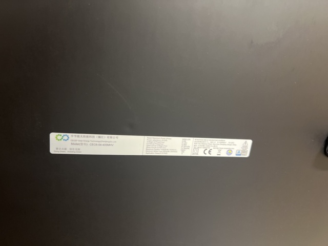 1384522-25 Samling med solcellspaneler, tillbehör och byggställningsdelar