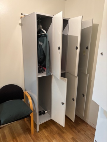 1367905-2 Omklädningsskåp 12 fack