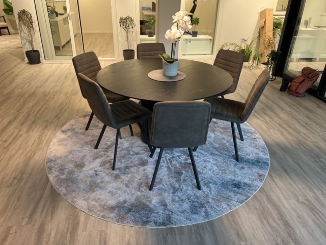 1384525-1 Matbord med 6 st stolar