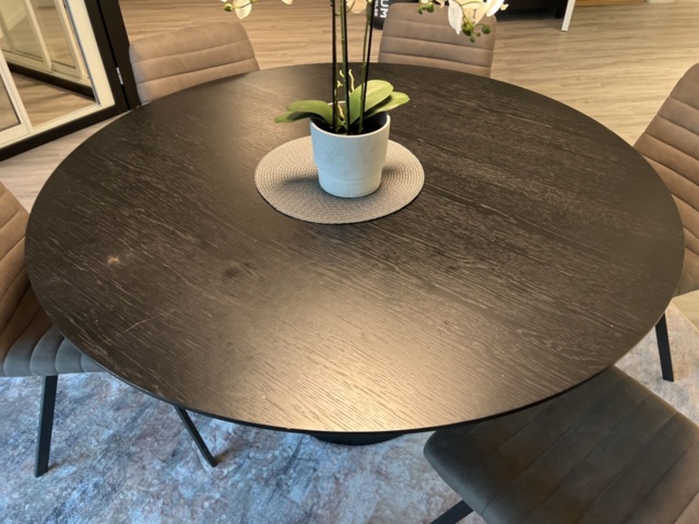 1384525-4 Matbord med 6 st stolar