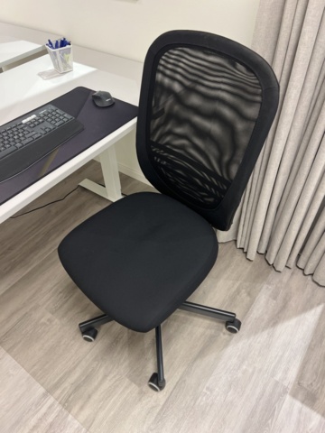 1384526-2 Kontorsinredning - Skrivbord, kontorsstolar, mm.