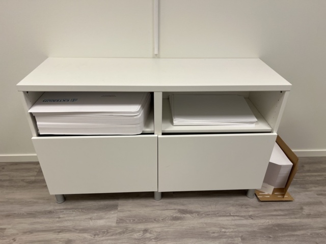 1384526-4 Kontorsinredning - Skrivbord, kontorsstolar, mm.