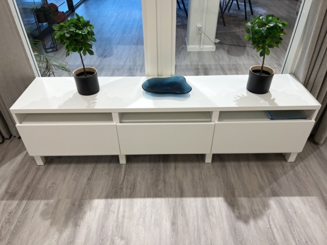 1384527-3 Kontorsinredning - Skrivbord, kontorsstolar, mm.