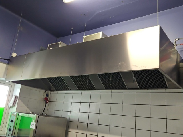 1388311-1 Stainless steel extractor hood with 4 filters