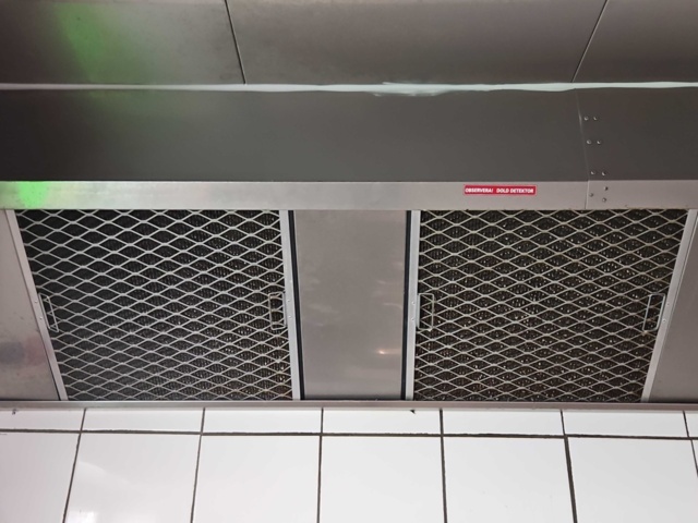 1388311-2 Stainless steel extractor hood with 4 filters