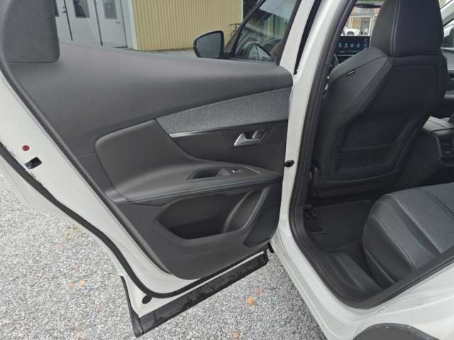 1400540-47 Peugeot 3008 HYBRID4 300 EAT, 300hk, 2021