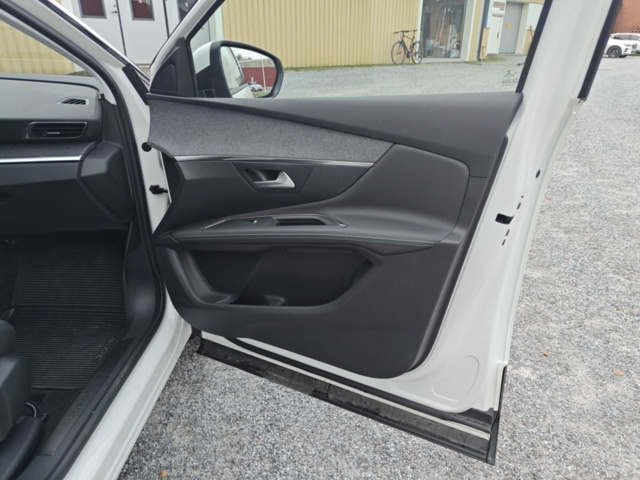 1400540-51 Peugeot 3008 HYBRID4 300 EAT, 300hk, 2021