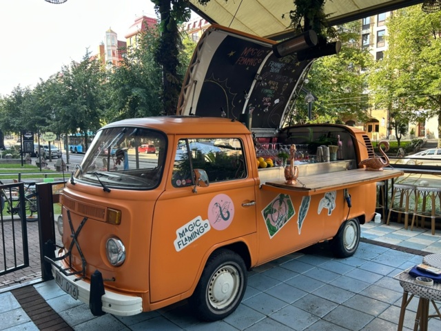 1343851-2 Ombyggd Volkswagen Folkabuss