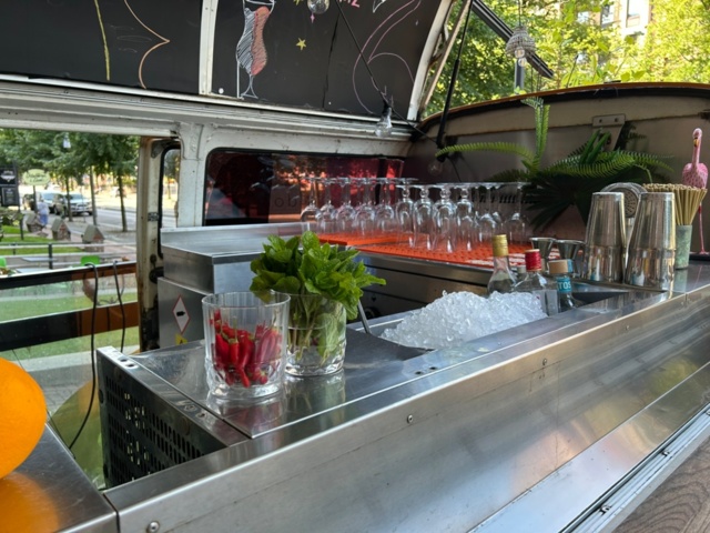 1343851-25 Ombyggd Volkswagen Folkabuss