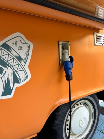 1343851-32 Ombyggd Volkswagen Folkabuss