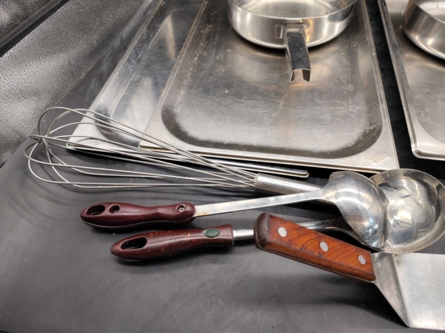 1415977-3 Stekpannor och köksredskap