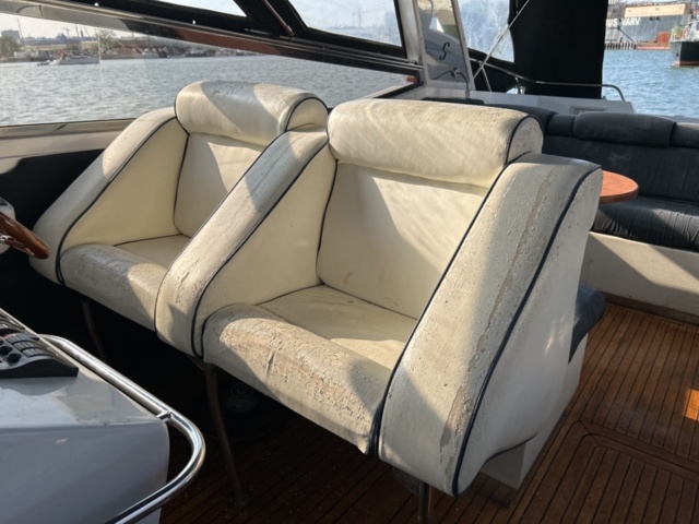 1361223-26 Sunseeker 39 Cobra, Volvo Penta KAD 43 Diesel - 1988