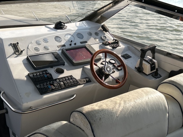 1361223-29 Sunseeker 39 Cobra, Volvo Penta KAD 43 Diesel - 1988