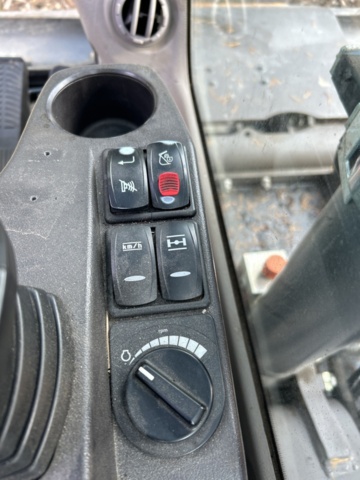 1383248-29 Volvo EW160D med tre skopor & gafflar *Uppdaterad auktion*