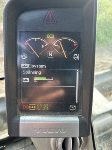 1383248-27 Volvo EW160D med tre skopor & gafflar *Uppdaterad auktion*